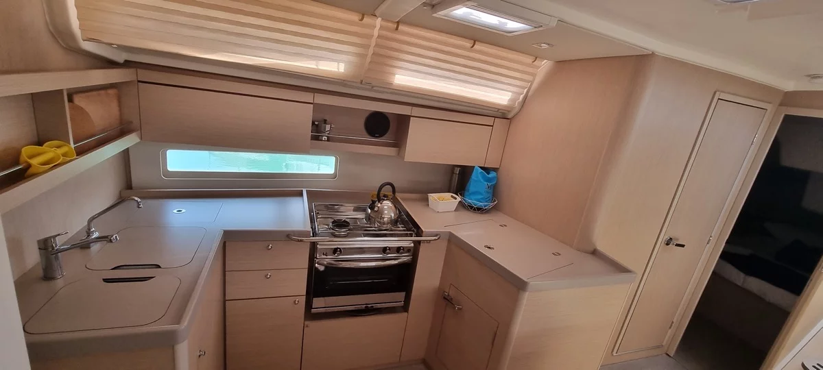 Oceanis 40.1 (3cab) (Leo)  - 2