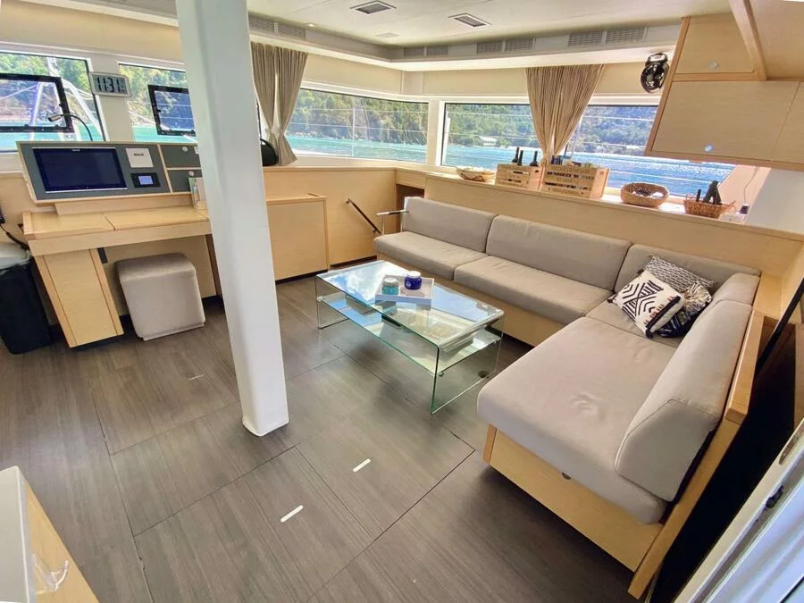 Lagoon 52 (Last Call) Interior image - 11