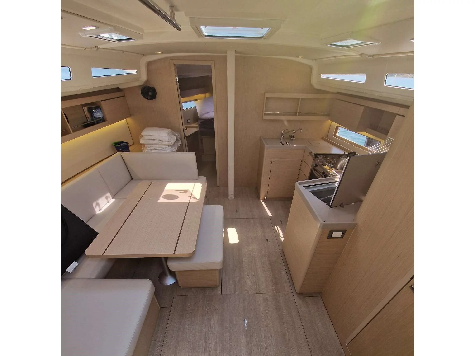 Oceanis 40.1 (Antigoni) Interior image - 3