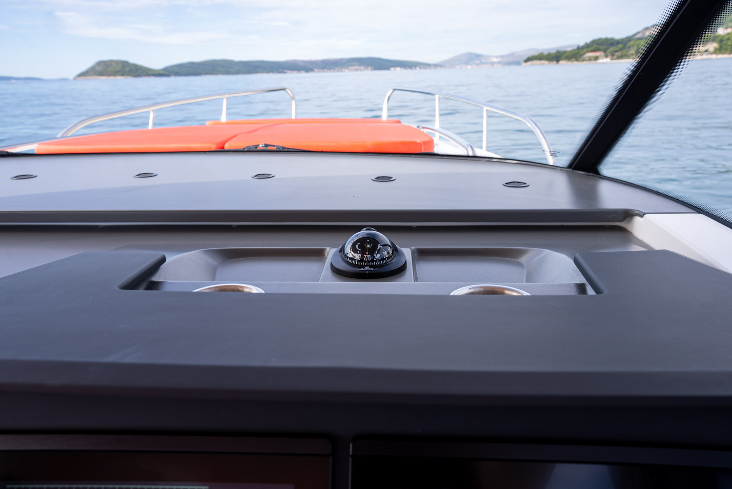 Photo #3 - Nimbus T11 Inboard (PURA VIDA) in Split - 61371
