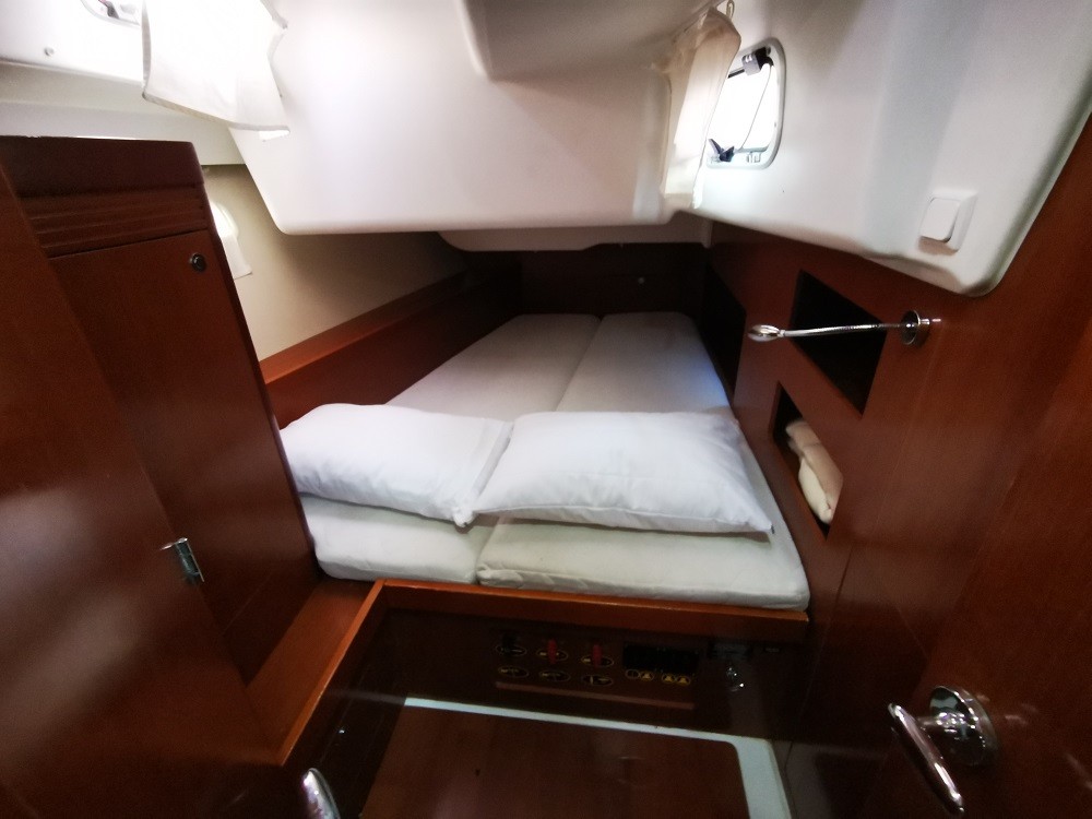 Photo #16 - Beneteau Oceanis 50 Family (Seladon II) in Lavrion - 16967