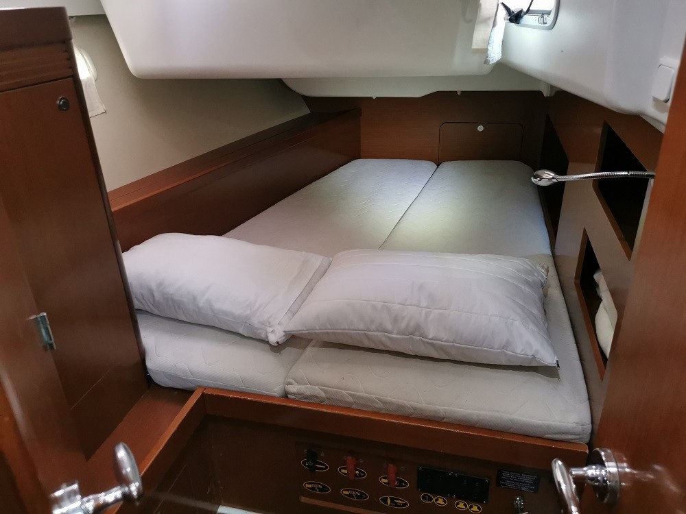 Photo #5 - Beneteau Oceanis 50 Family (Seladon II) in Lavrion - 16967