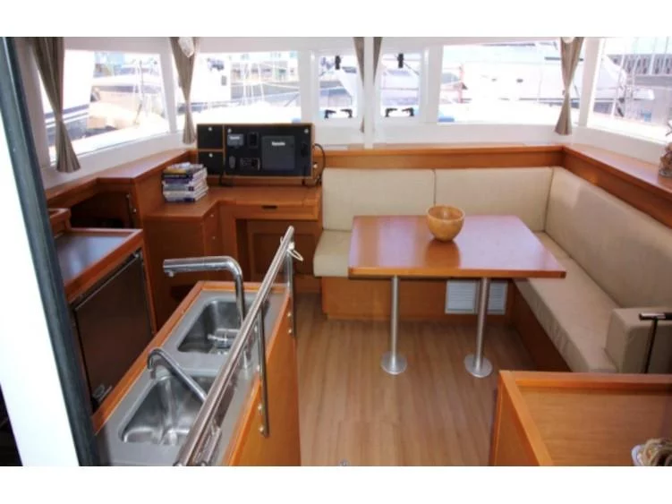 Lagoon 450  Fly Owner Version (QUICON) Interior image - 4