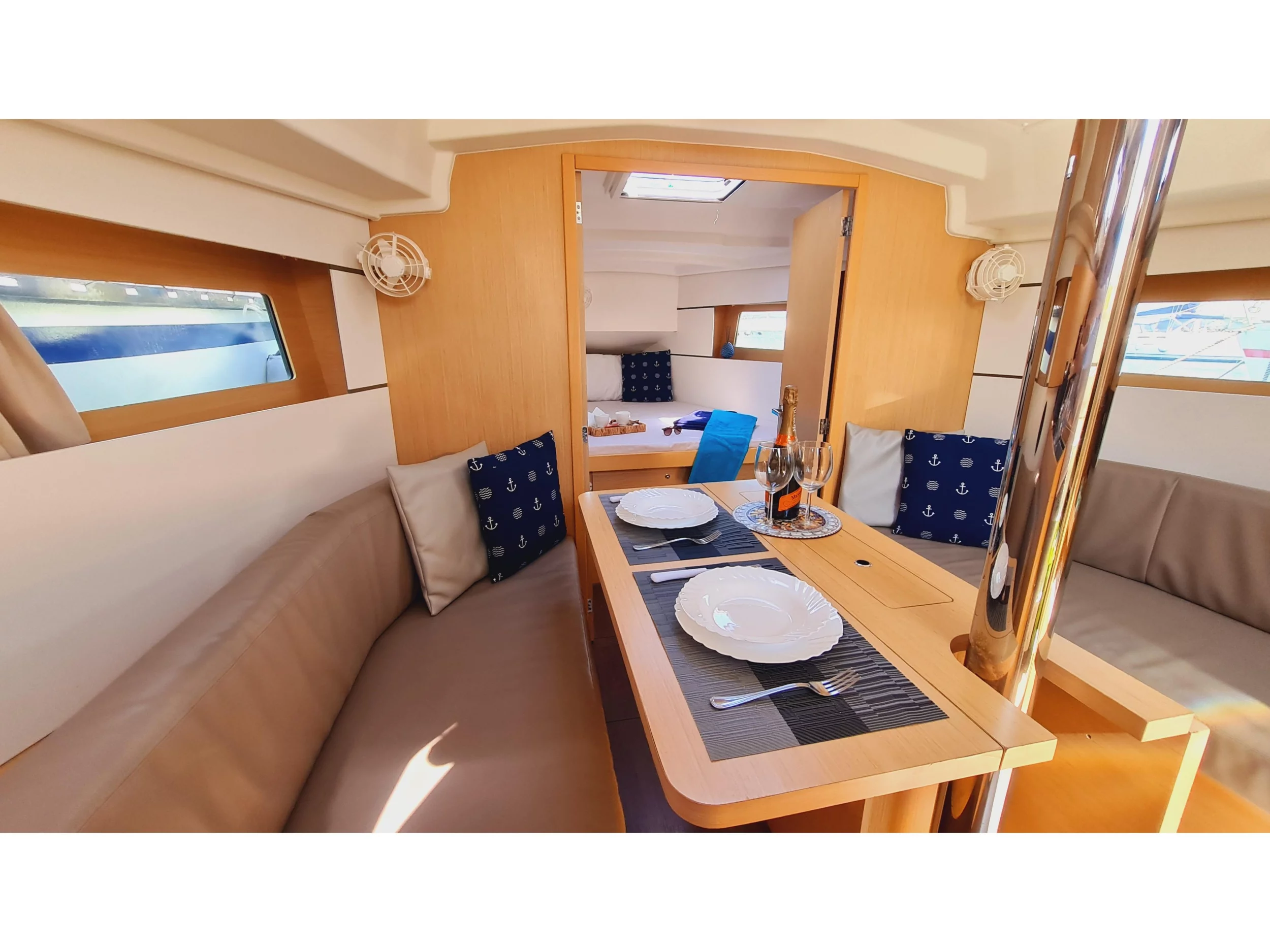 Oceanis 35.1 (Altamarea) Interior image - 3