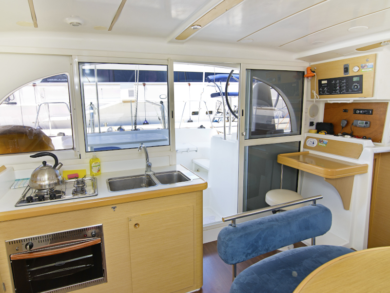 Photo #14 - Lagoon 380 (Moonshadow) in Mord - 20636