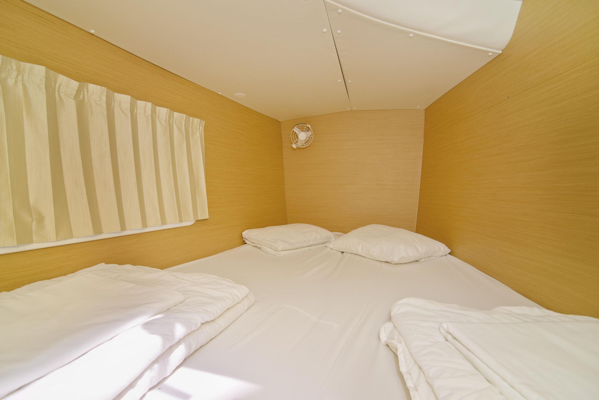 Photo #11 - Lagoon 380 (Moonshadow) in Mord - 20636