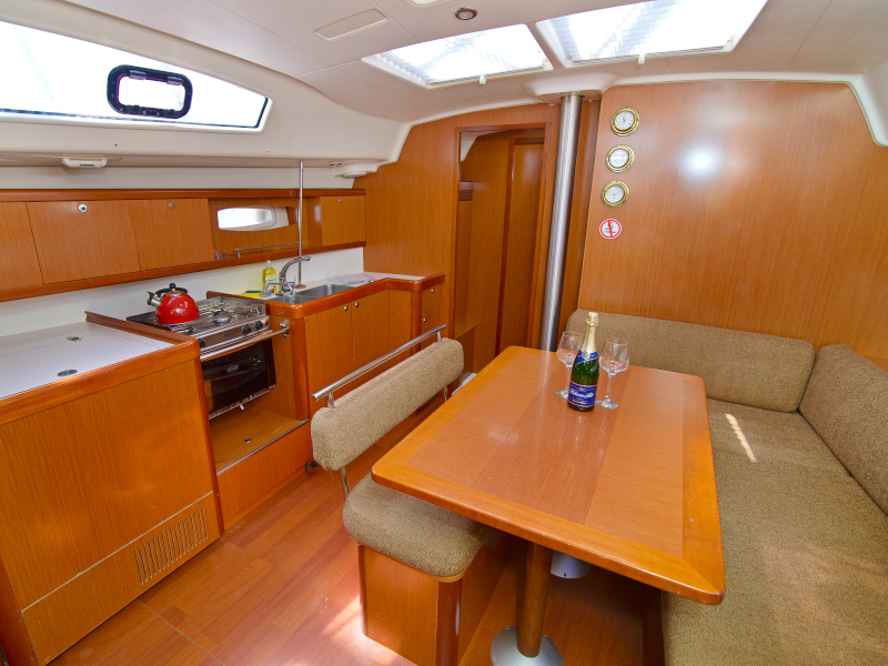 Photo #10 - Beneteau Oceanis 43 (Mataa) in Murter - 5410