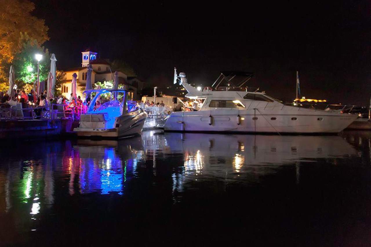 Photo #3 - Ferreti 47 Flybridge (Ferretti 47) en Mykonos - 17445
