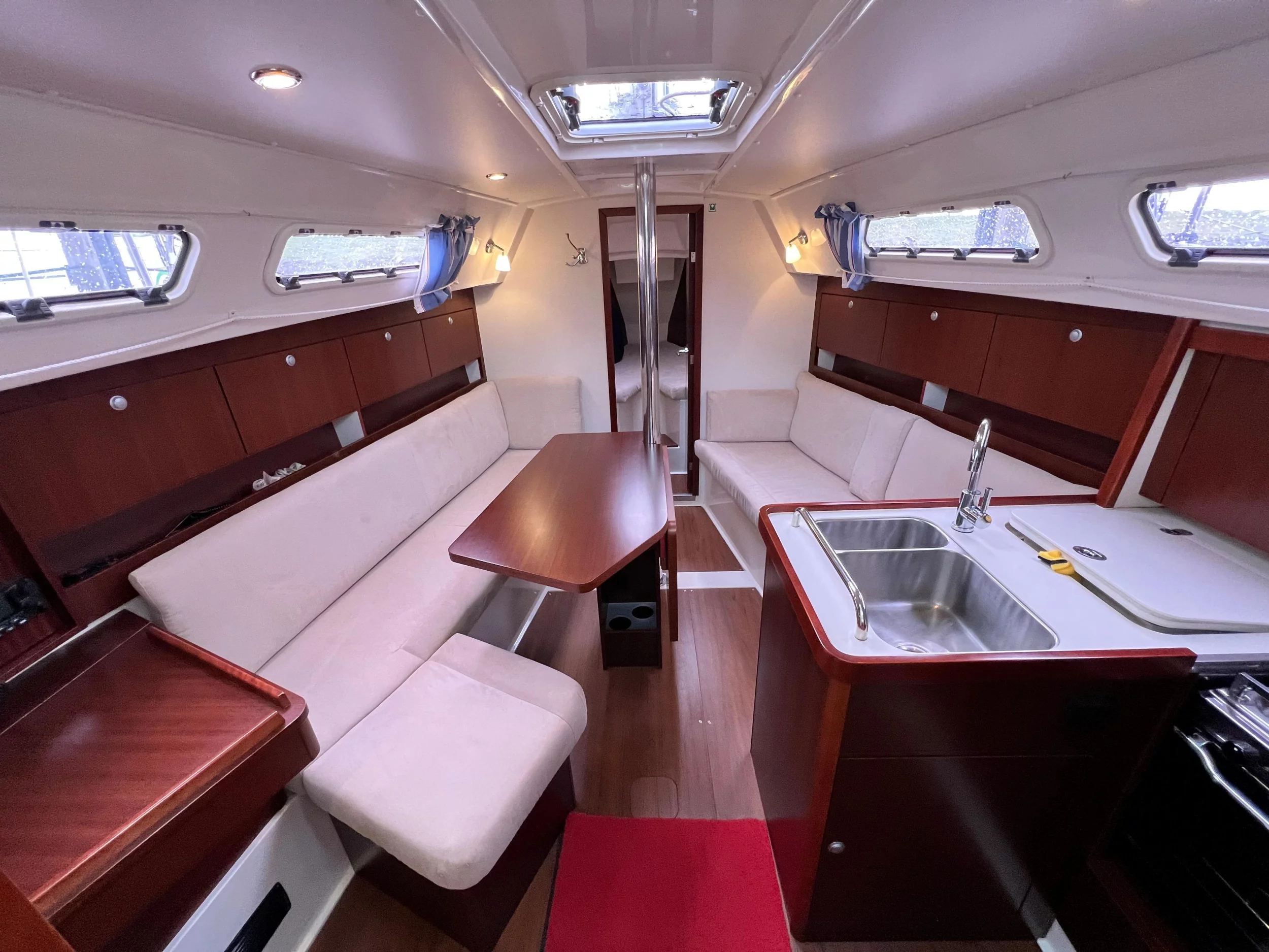 Hanse 320 (Sicily) Interior image - 1