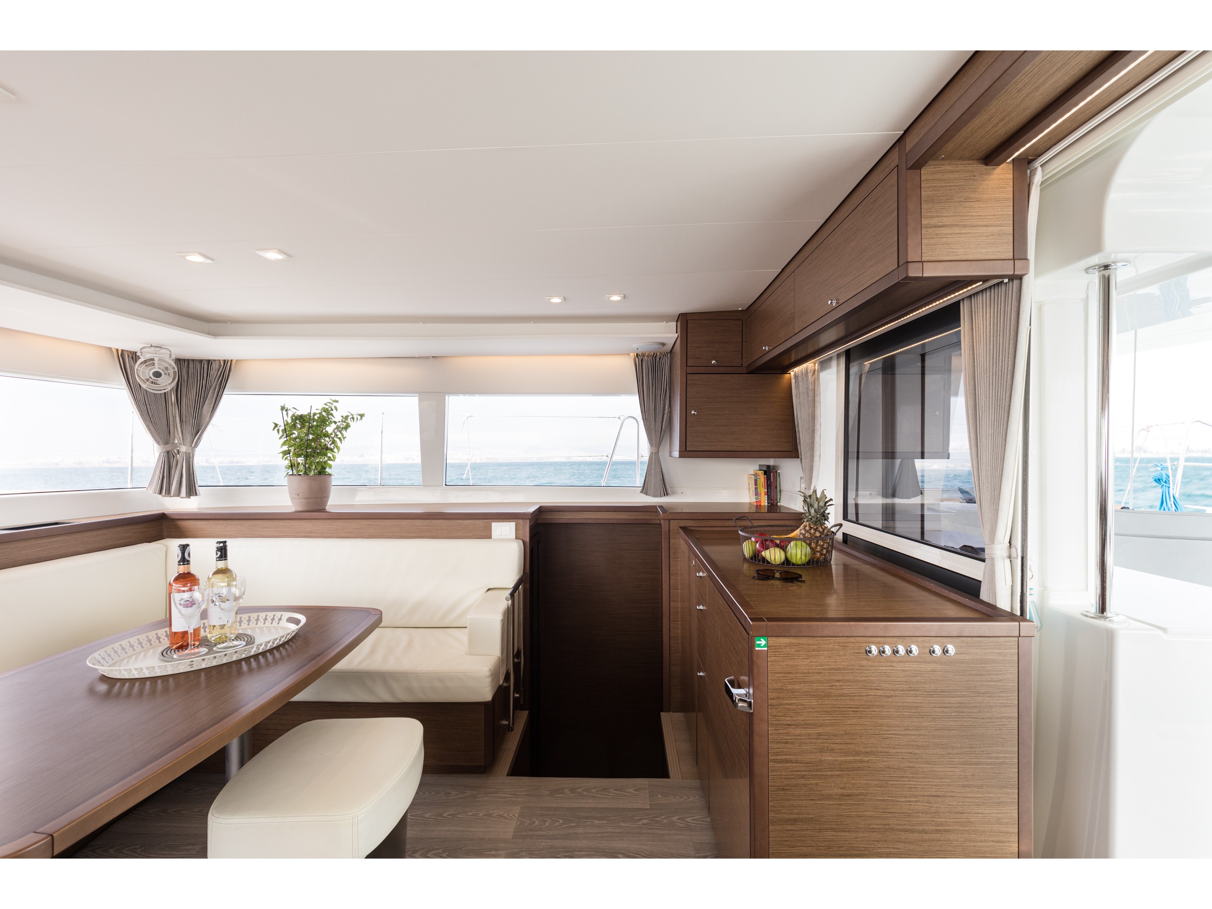 Photo #13 - Lagoon 450 Flybridge (Myrto |, Gen, Watermaker, 12 pax) in Athens - 11858