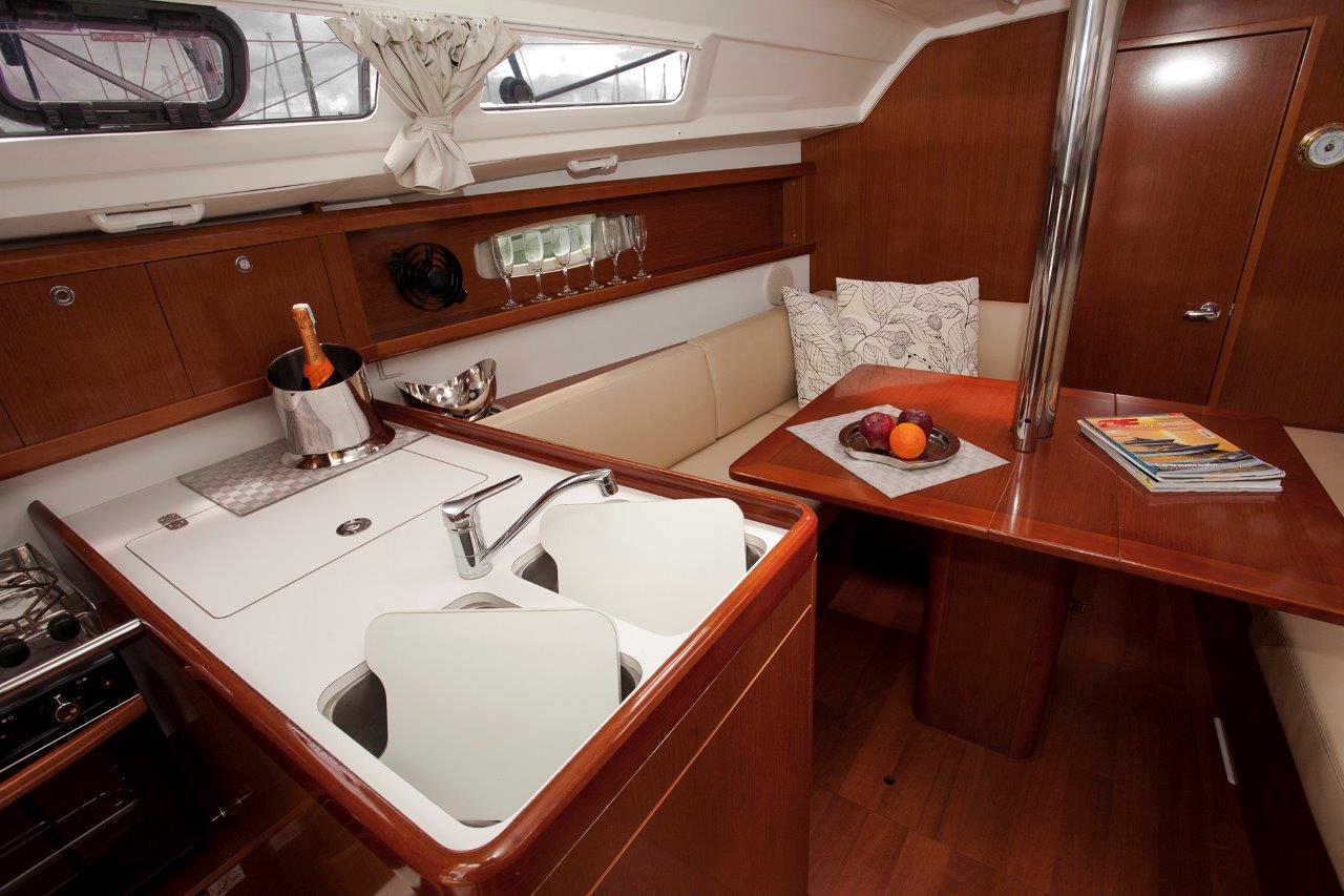 Photo #7 - Oceanis 31 (Moody Blues) en Lefkada - 4860