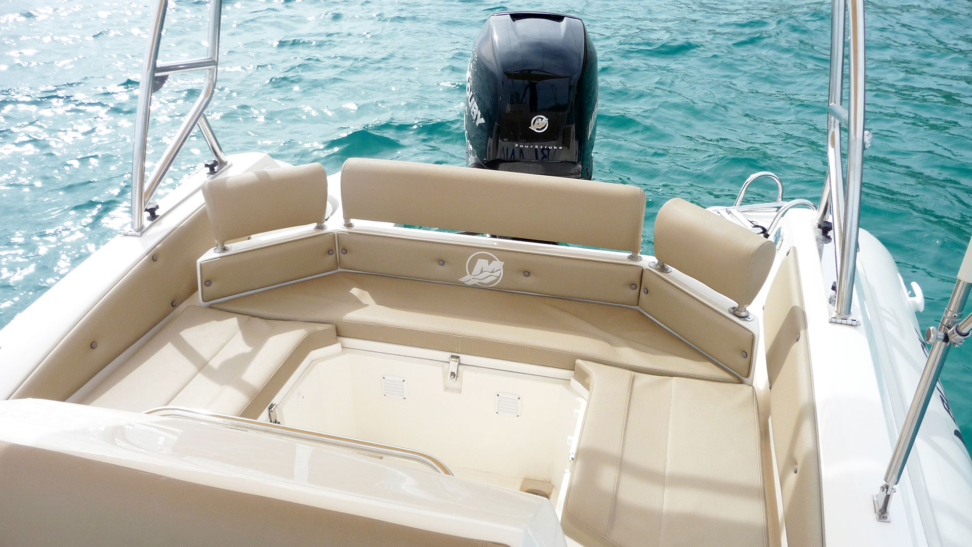 Photo #4 - Blackfin Elegance 8 (Blanca) in Talamanca - 17606