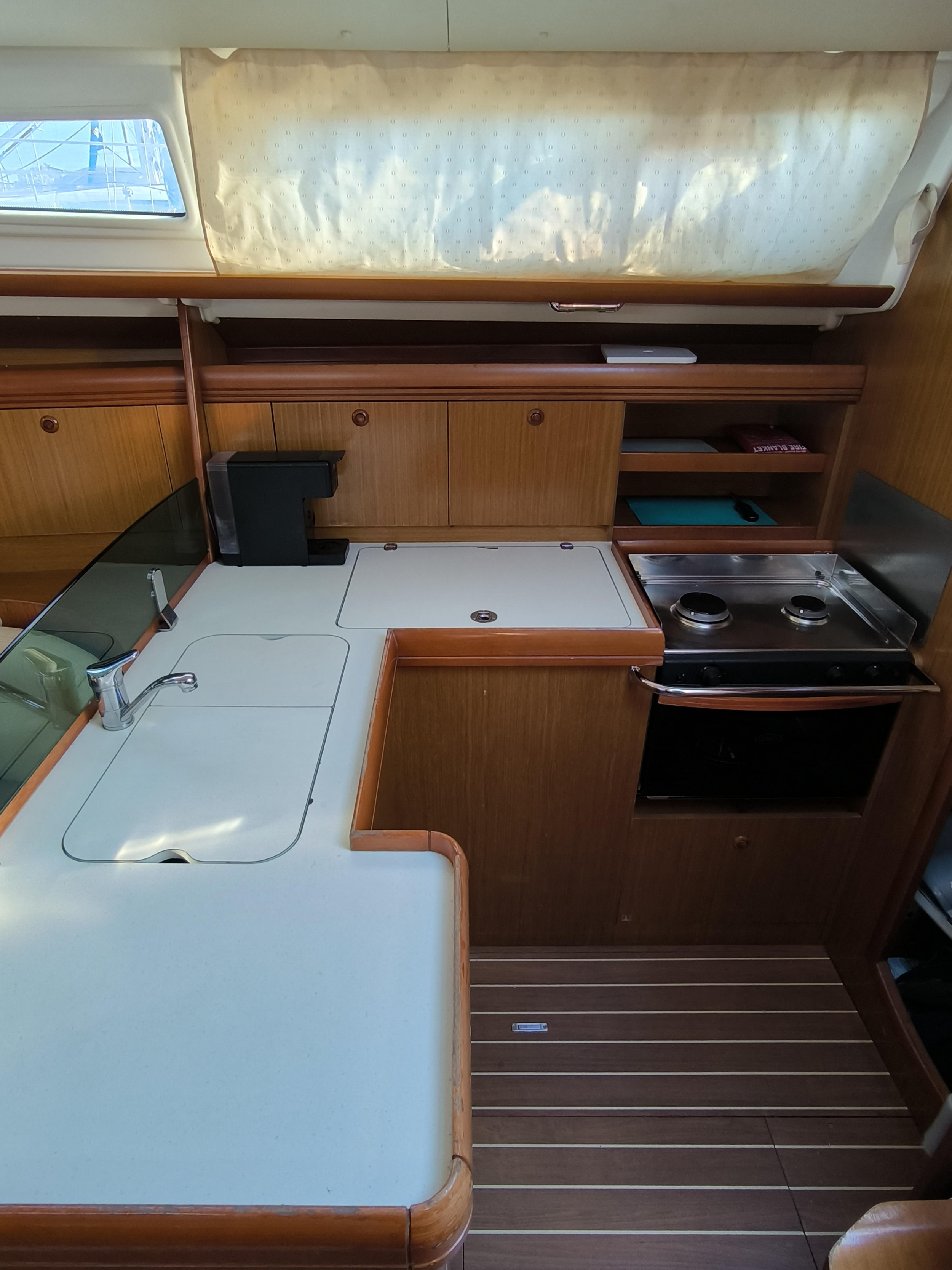 Photo #11 - Sun Odyssey 39i (Bookie Too) en Salamina - 14705