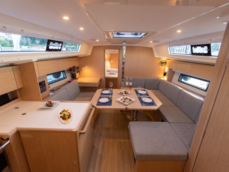 Photo #4 - Bavaria C42 (Karpouzi |, Bow Thruster, Full teak deck) in Preveza - 13468