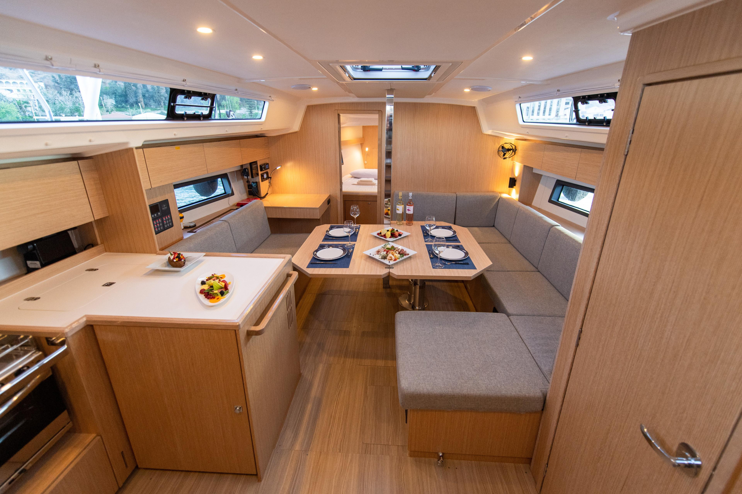Photo #18 - Bavaria C42 (Karpouzi |, Bow Thruster, Full teak deck) in Preveza - 13468