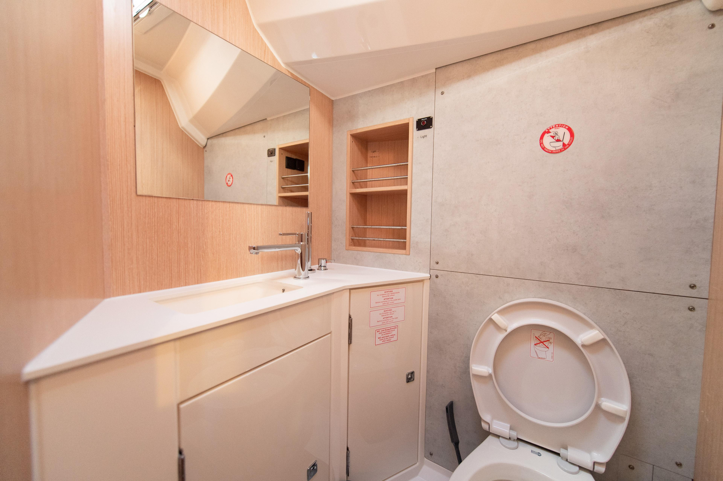 Photo #19 - Bavaria C42 (Karpouzi |, Bow Thruster, Full teak deck) in Preveza - 13468