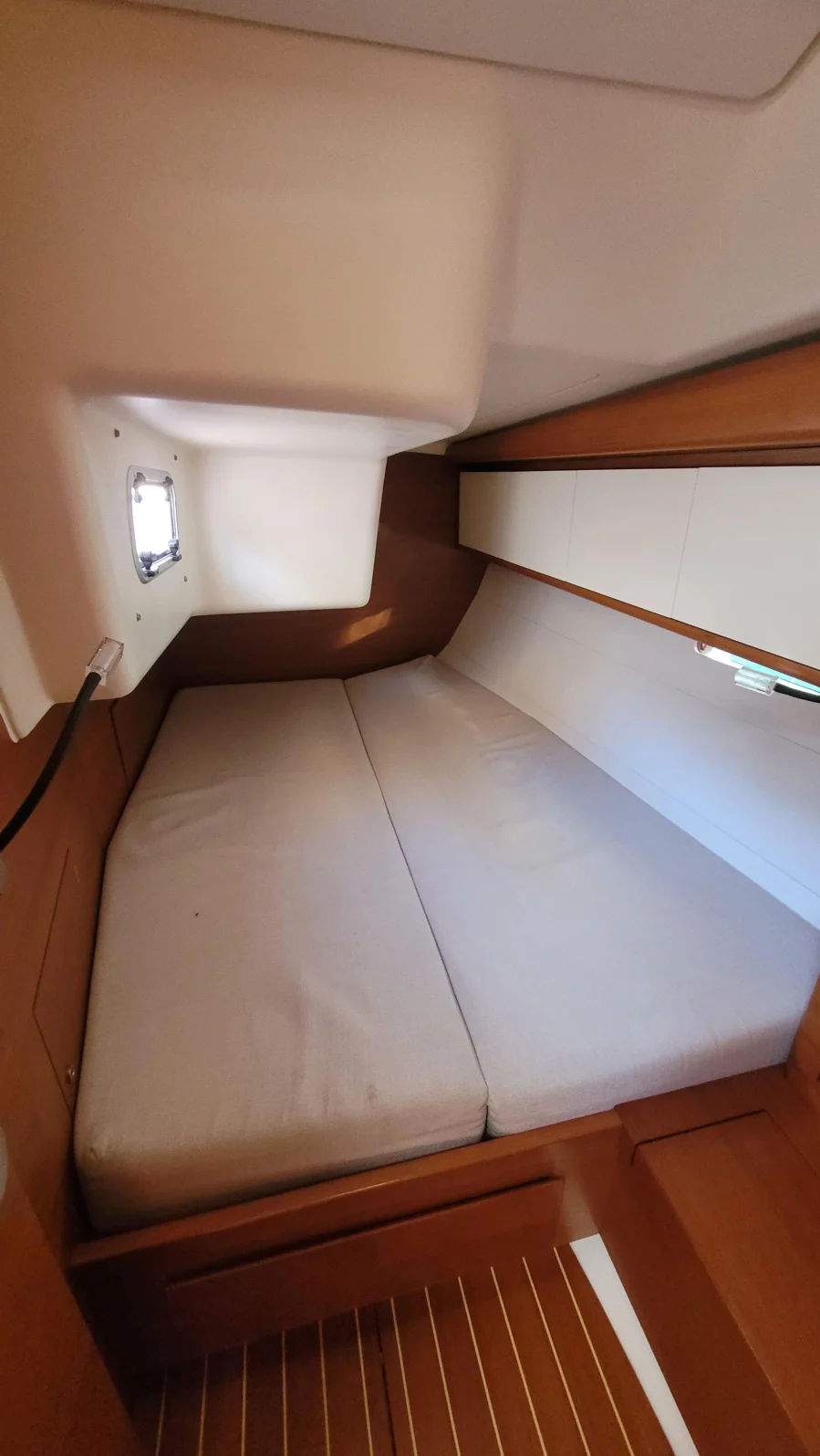 Italia Yachts 13.98 (Papillon)  - 24