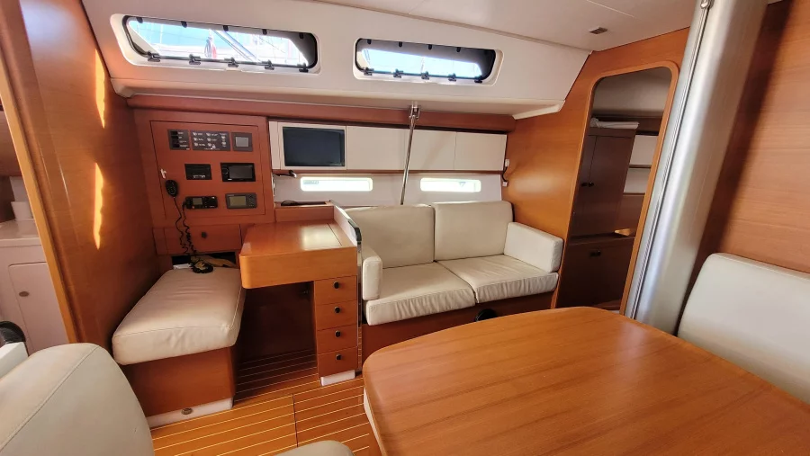 Italia Yachts 13.98 (Papillon)  - 23