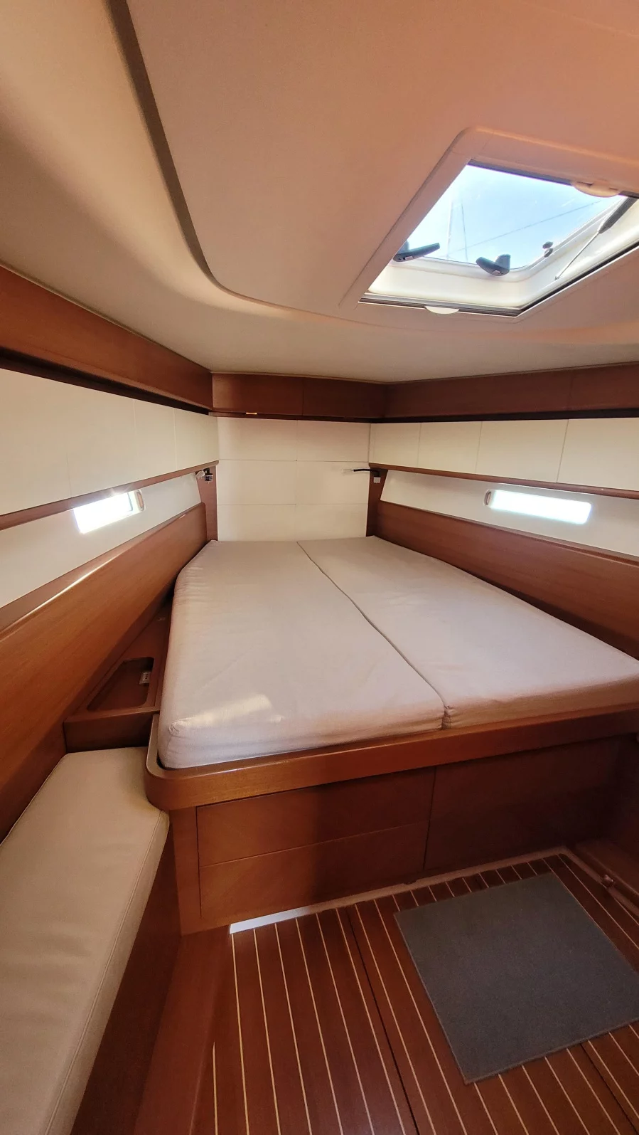 Italia Yachts 13.98 (Papillon)  - 9