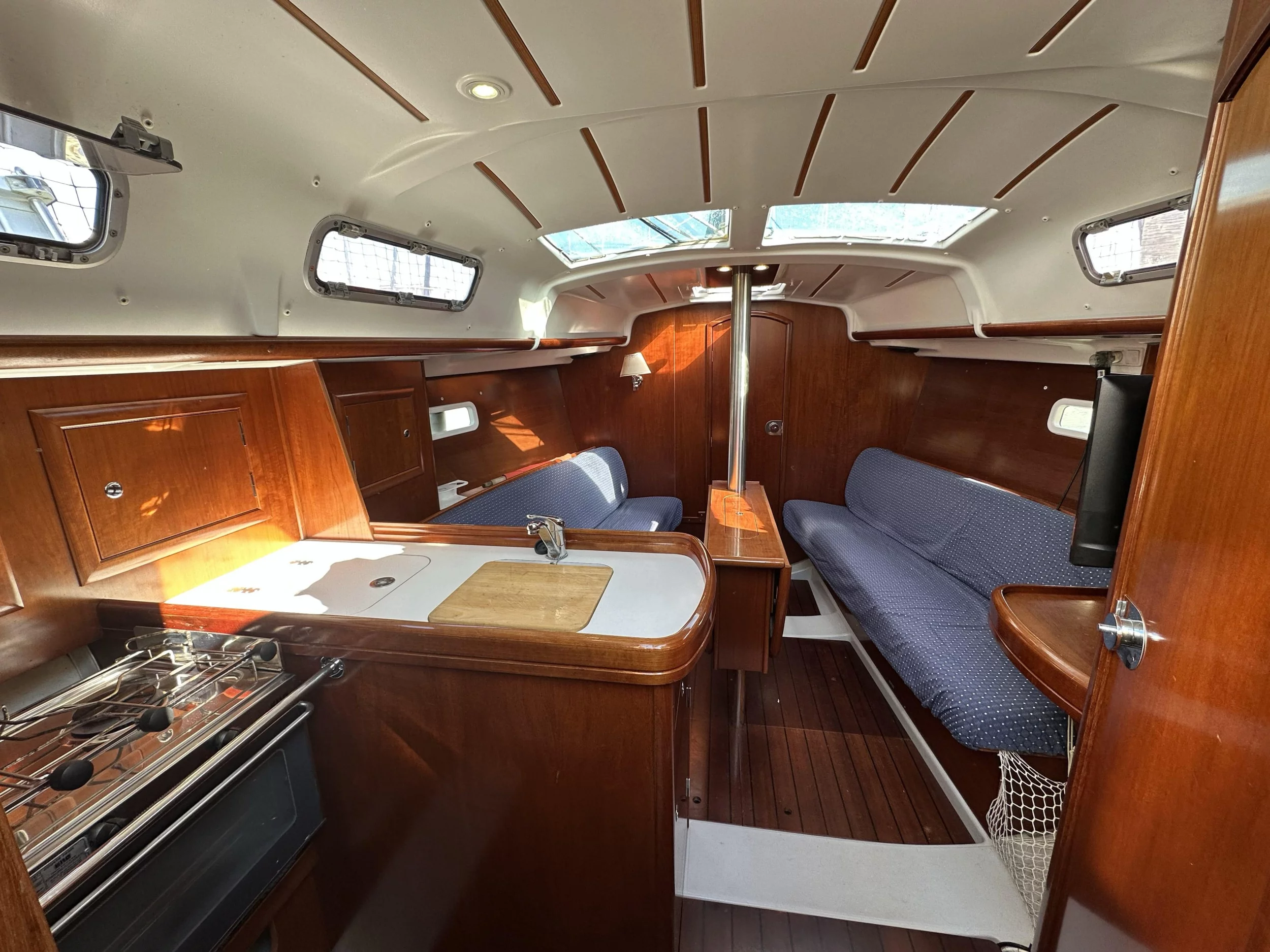 Oceanis 323 Clipper (Cassiopea) Interior image - 21