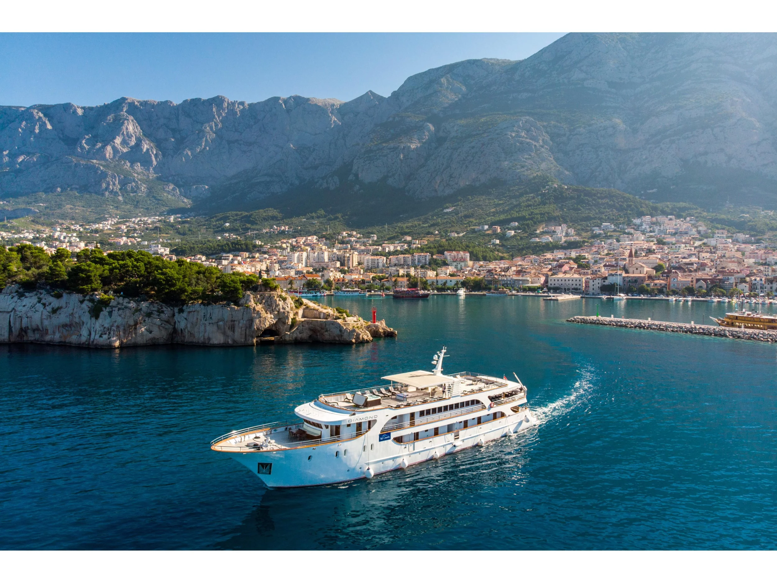 Luxury Motor Yacht (Diamond) Main image - 0