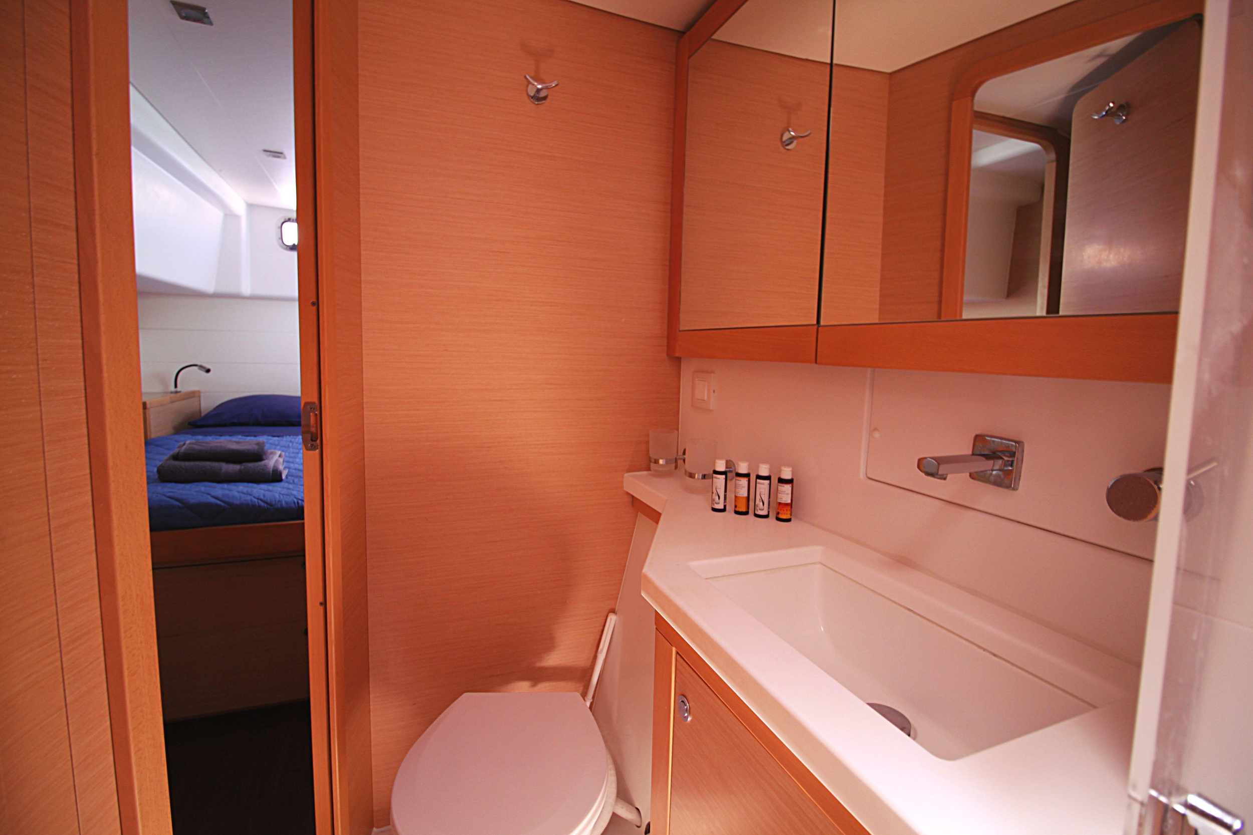 Photo #7 - Lagoon 450 (Poker Face - ( - - Refit 2021)) in Athen - 10385
