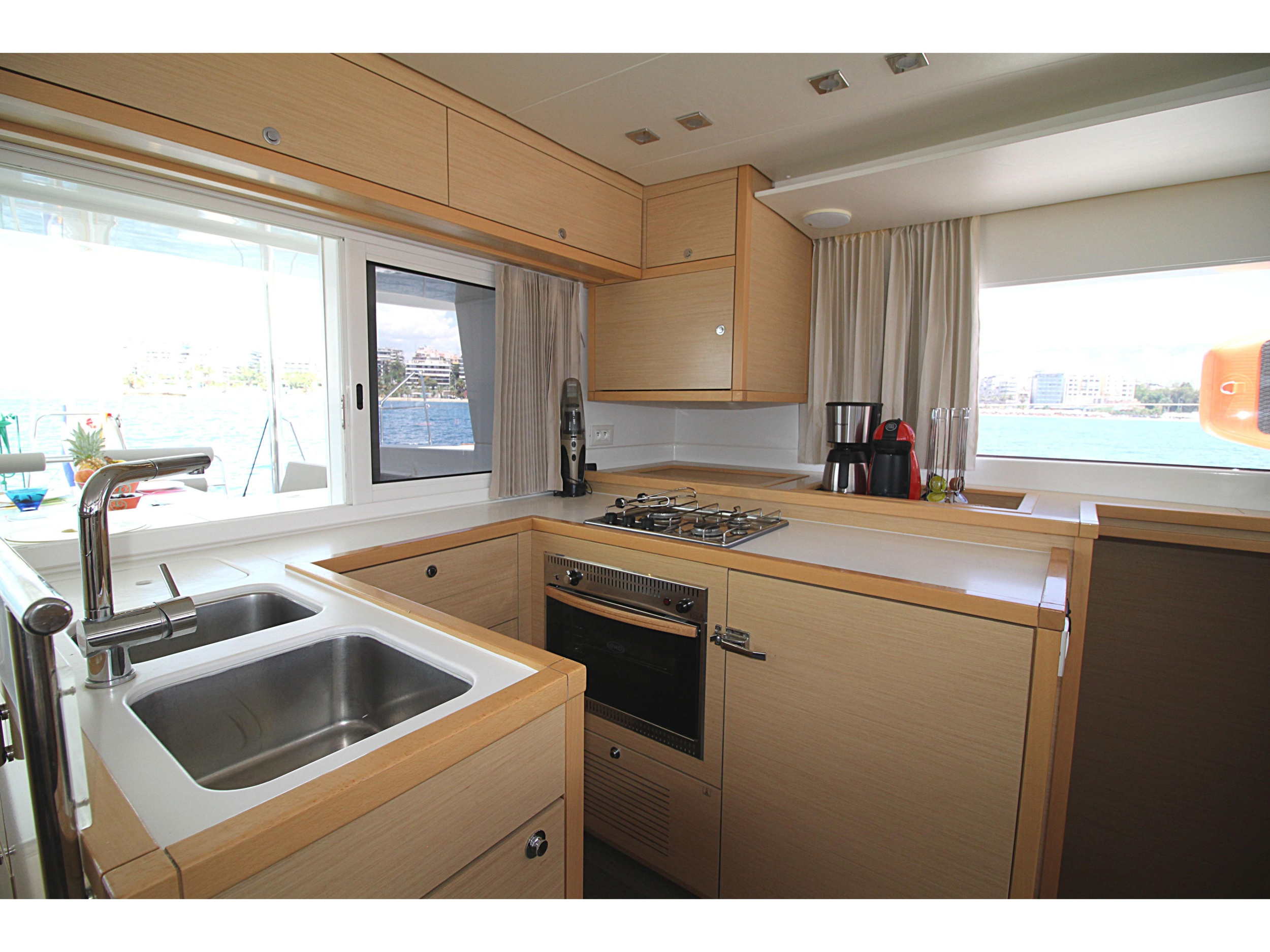 Photo #9 - Lagoon 450 (Poker Face - ( - - Refit 2021)) in Athen - 10385
