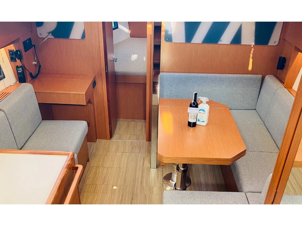 Bavaria C38 (Simurg) Interior image - 5