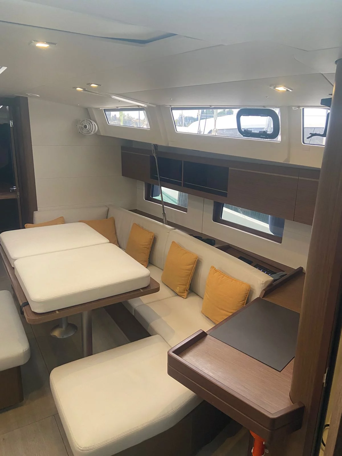 Oceanis 46.1 (Victoria)  - 4