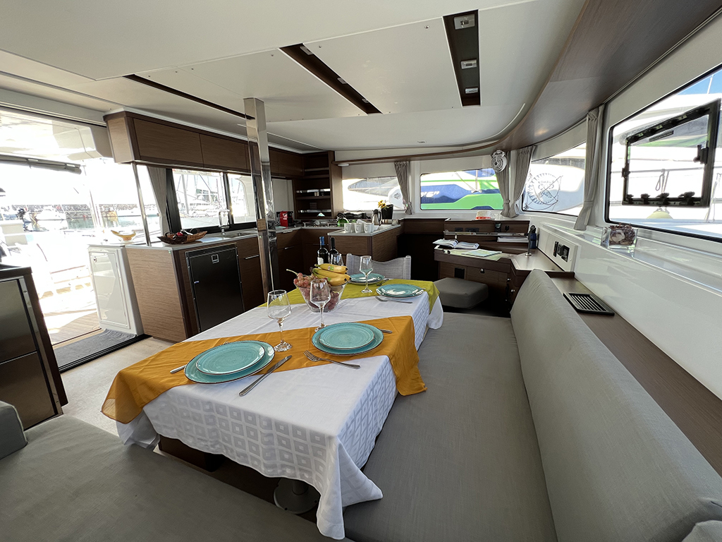 Photo #11 - Lagoon 46 (MPLE (air condition, , )) en Athènes - 13798