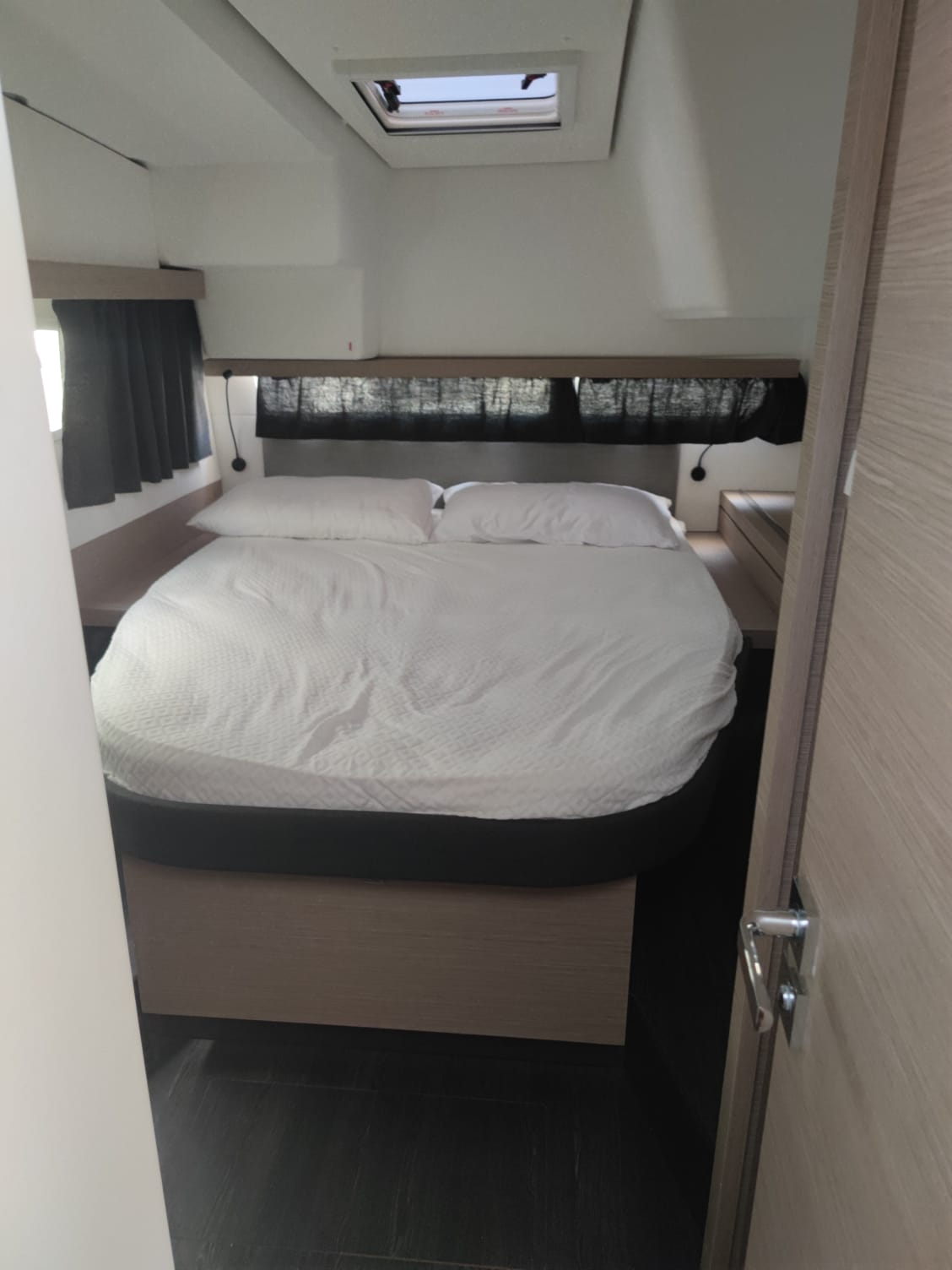Photo #19 - Fountaine Pajot Isla 40 (Wm-Ac in dinette-Gen-Sol.Pan) (Isla) in Castellamare del Golfo - 16320