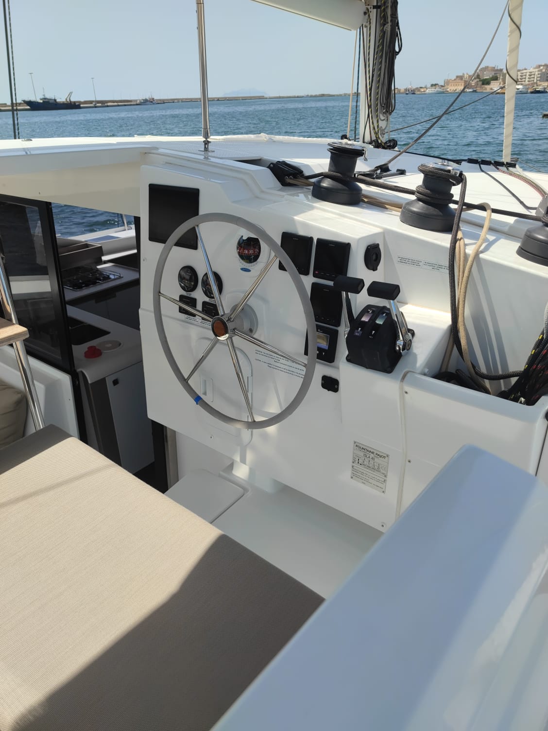Photo #20 - Fountaine Pajot Isla 40 (Wm-Ac in dinette-Gen-Sol.Pan) (Isla) in Castellamare del Golfo - 16320