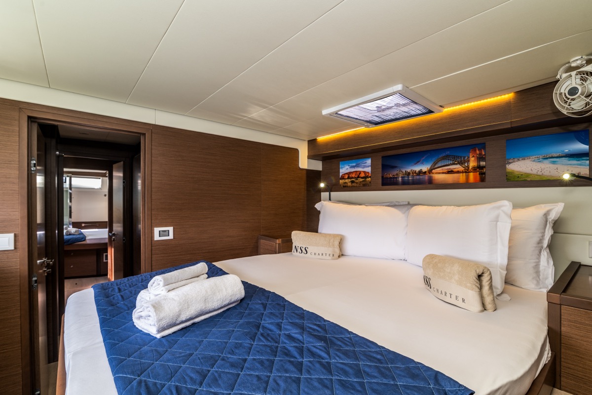 Photo #8 - Lagoon 52F (5 cab) (Big Mama (AC, WM, , Inverter, Tender Lift)) en Portisco - 8541