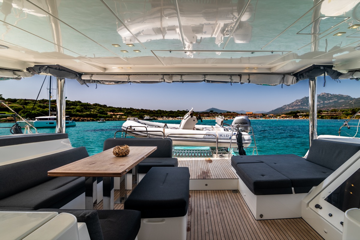 Photo #34 - Lagoon 52F (5 cab) (Big Mama (AC, WM, , Inverter, Tender Lift)) en Portisco - 8541