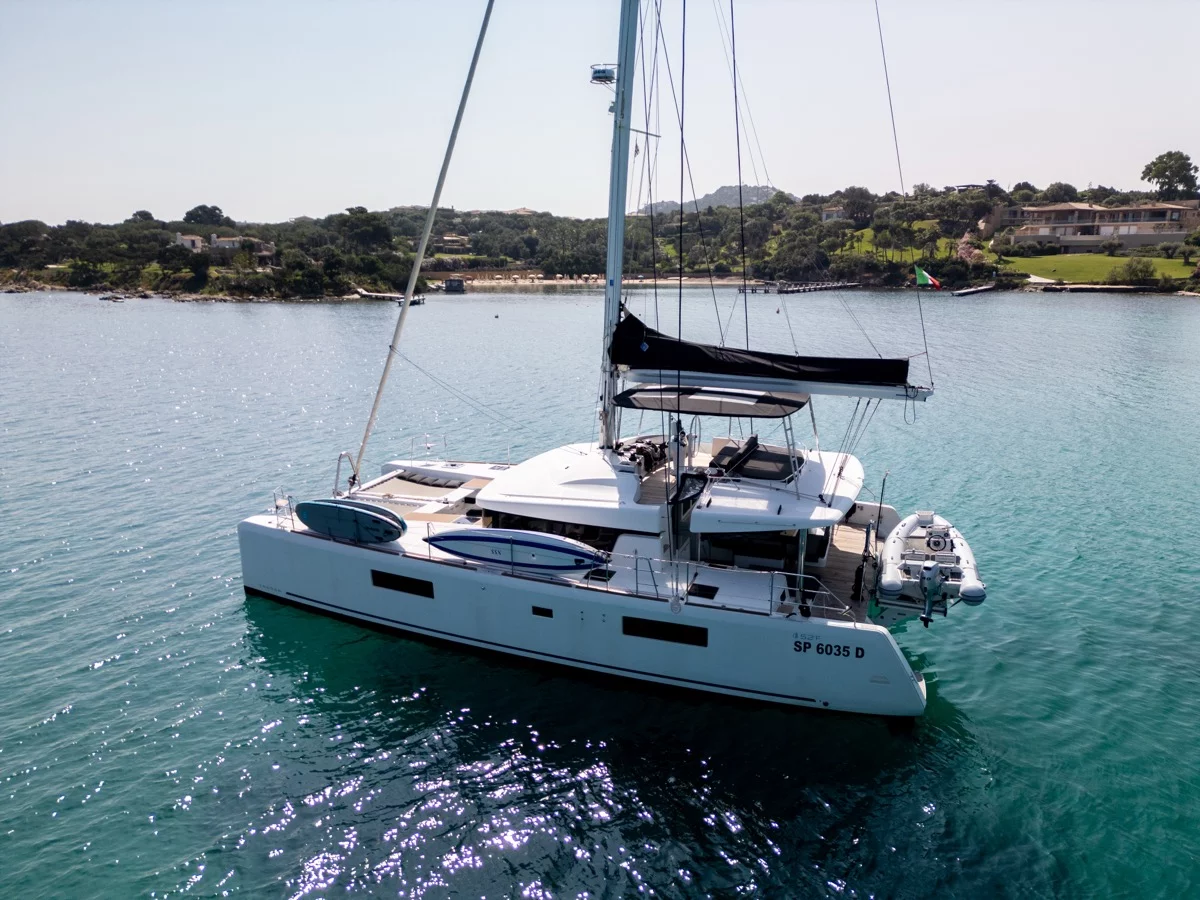 Lagoon 52F (5 cab) (Big Mama (AC, WM, , Inverter, Tender Lift))  - 35