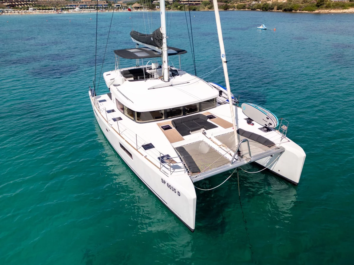 Lagoon 52F (5 cab) (Big Mama (AC, WM, , Inverter, Tender Lift))  - 21