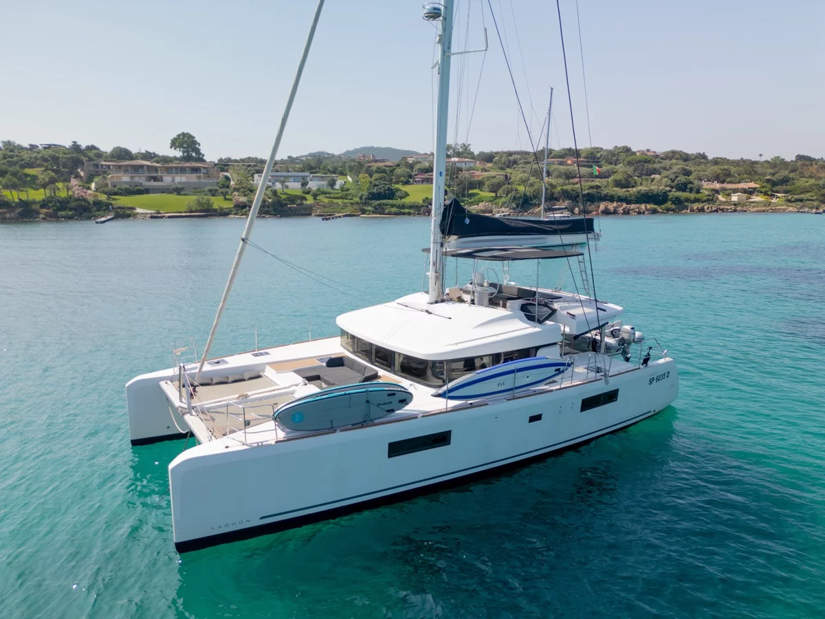 Lagoon 52F (5 cab) (Big Mama (AC, WM, , Inverter, Tender Lift))  - 31