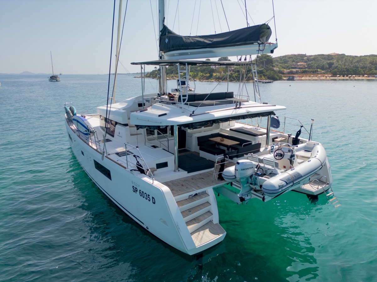 Photo #59 - Lagoon 52F (5 cab) (Big Mama (AC, WM, , Inverter, Tender Lift)) en Portisco - 8541
