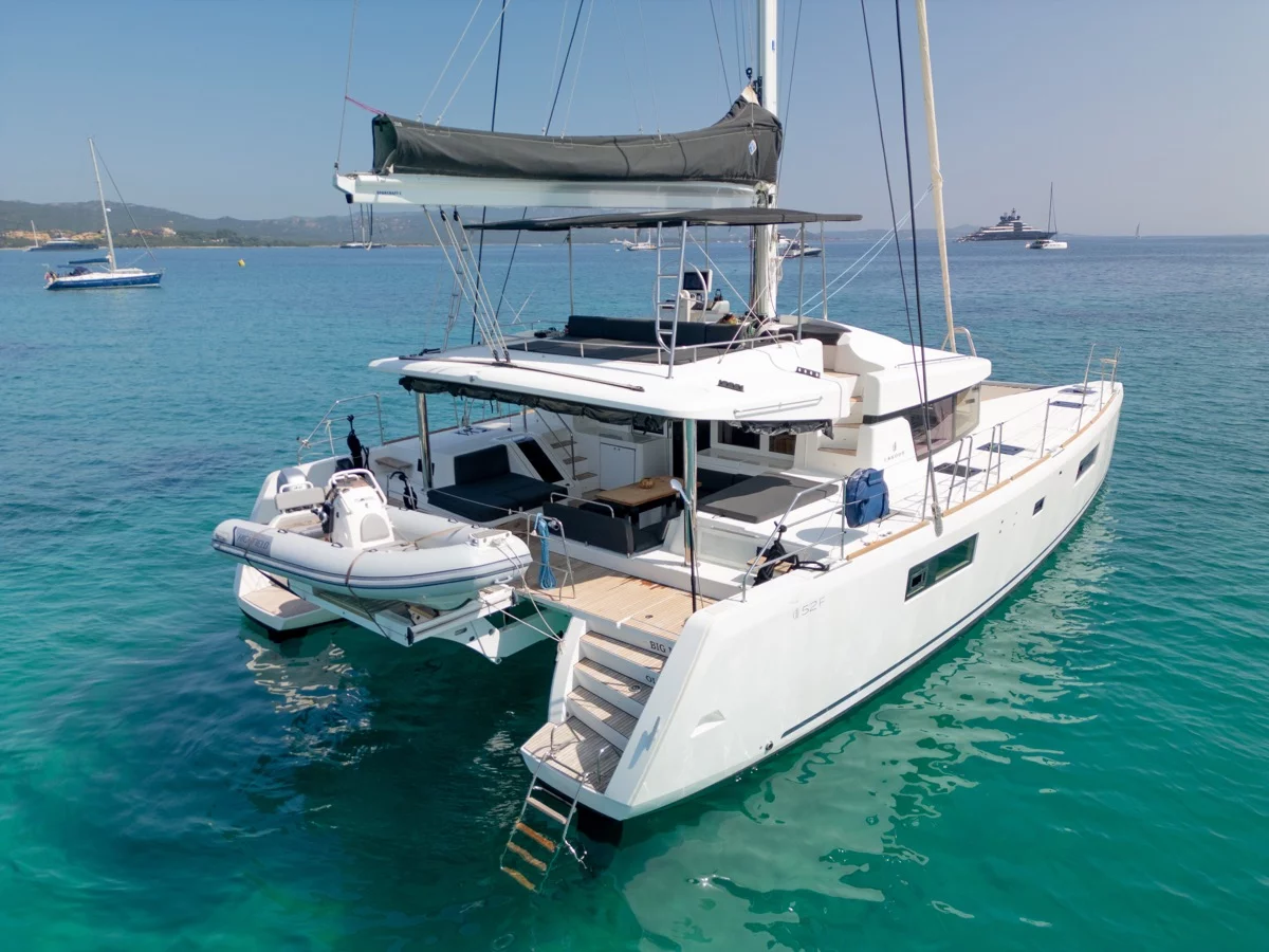 Lagoon 52F (5 cab) (Big Mama (AC, WM, , Inverter, Tender Lift))  - 18