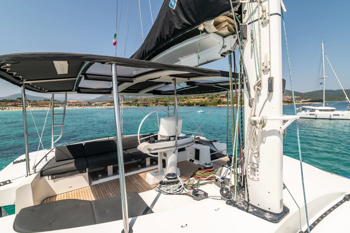 Lagoon 52F (5 cab) (Big Mama (AC, WM, , Inverter, Tender Lift))  - 29
