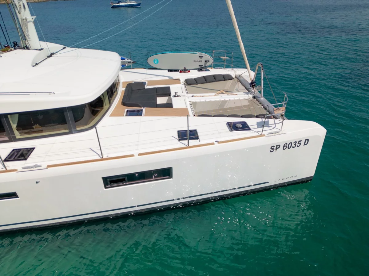 Lagoon 52F (5 cab) (Big Mama (AC, WM, , Inverter, Tender Lift))  - 14