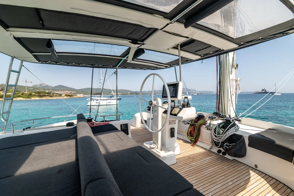 Lagoon 52F (5 cab) (Big Mama (AC, WM, , Inverter, Tender Lift))  - 11