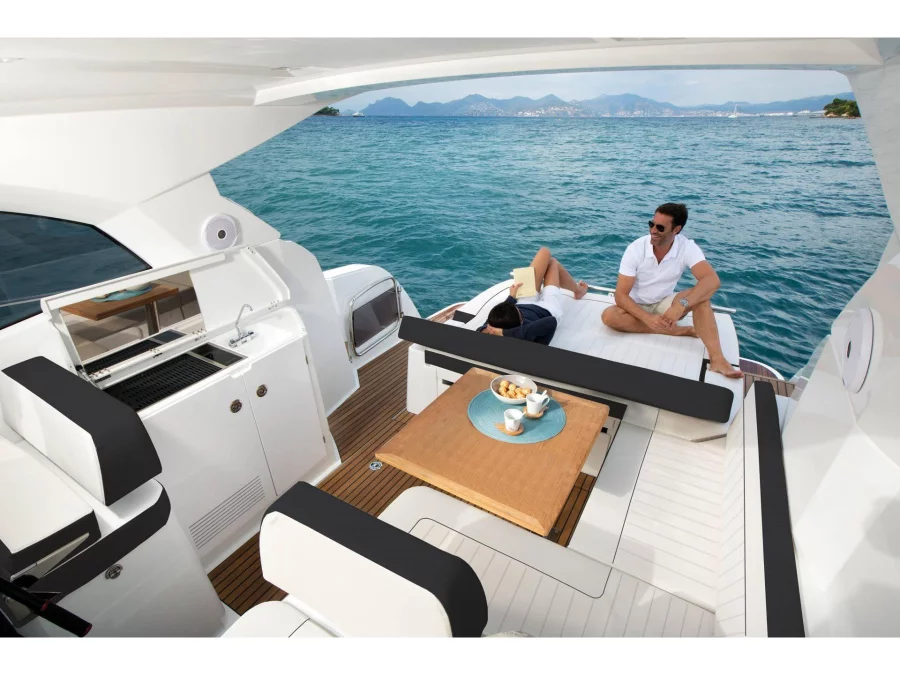 Leader 36 (Partenope) Interior image - 5