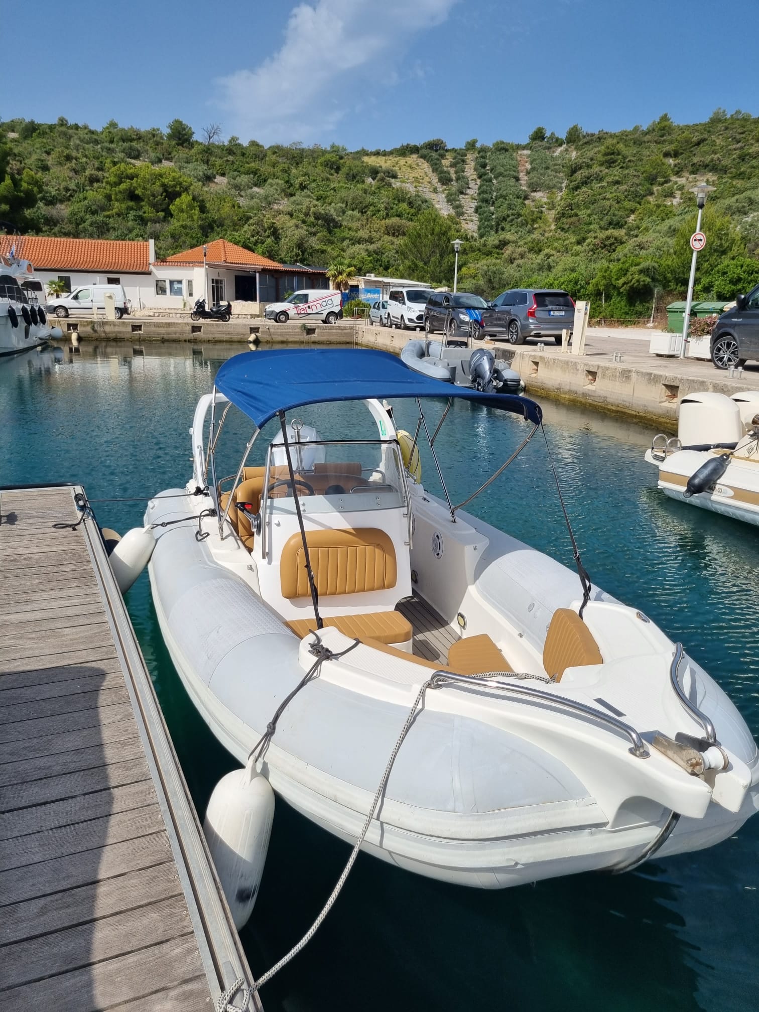 Photo #5 - AGA Marine Spirit 640 (AGA) in Primosten - 24421