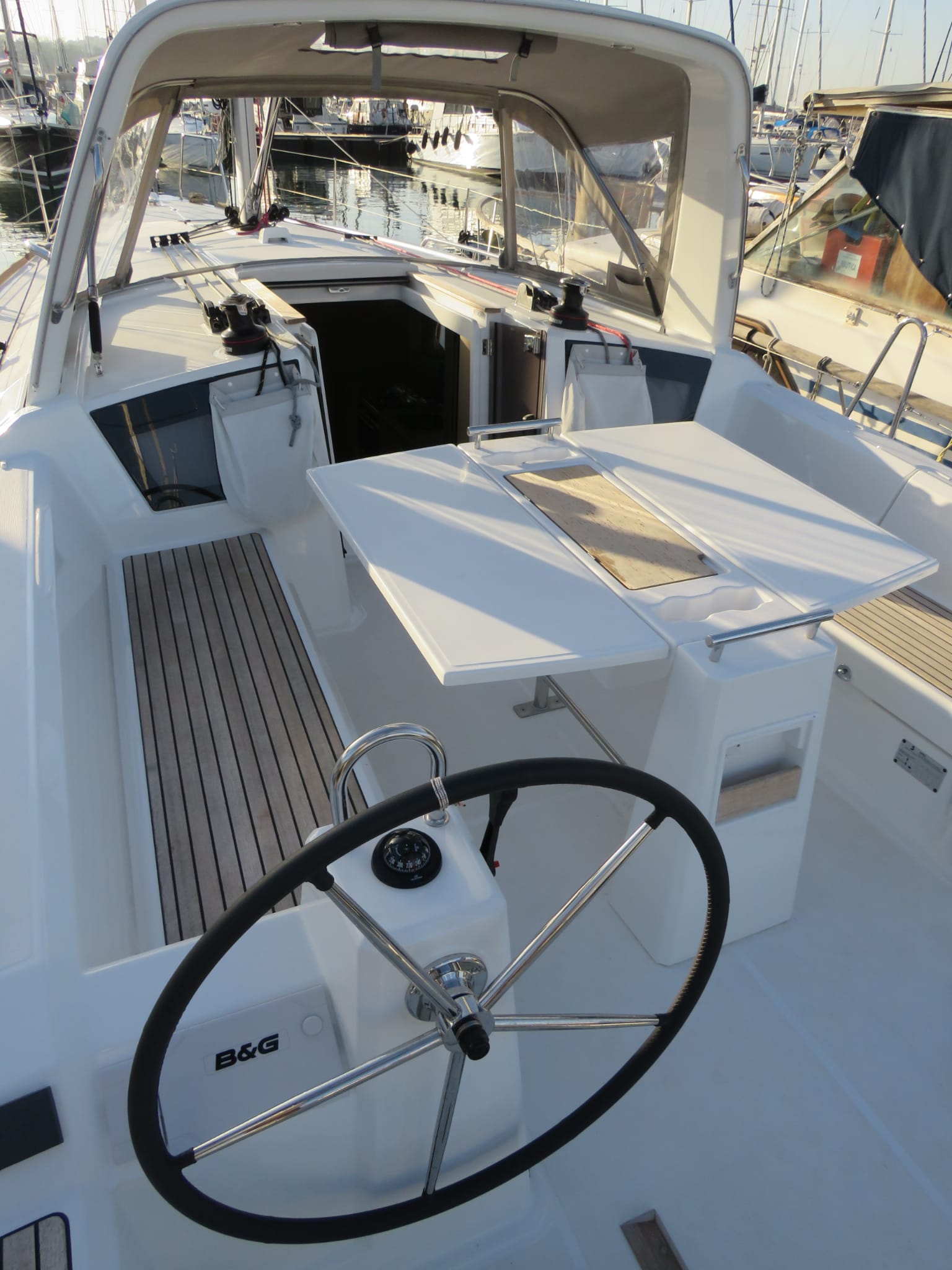 Photo #9 - Oceanis 38 (Lina) en Procida - 14645