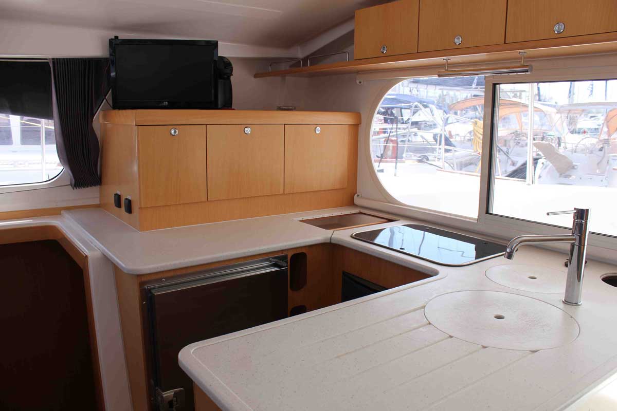 Photo #4 - Nautitech 441 (Starlight) in Atene - 18111