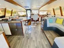 DH 550 (Valerie) Interior image - 4