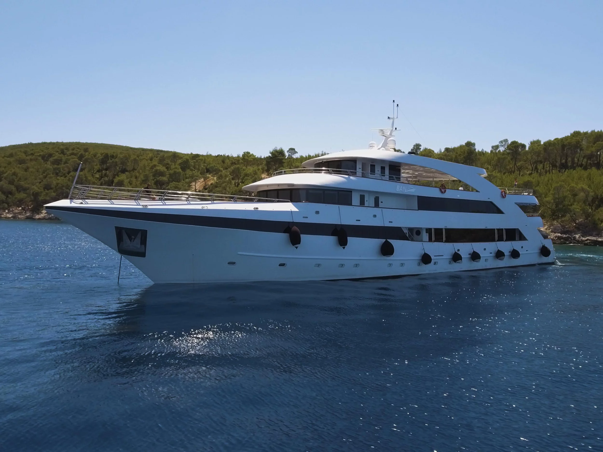 Luxury Motor Yacht (Ban) Main image - 0