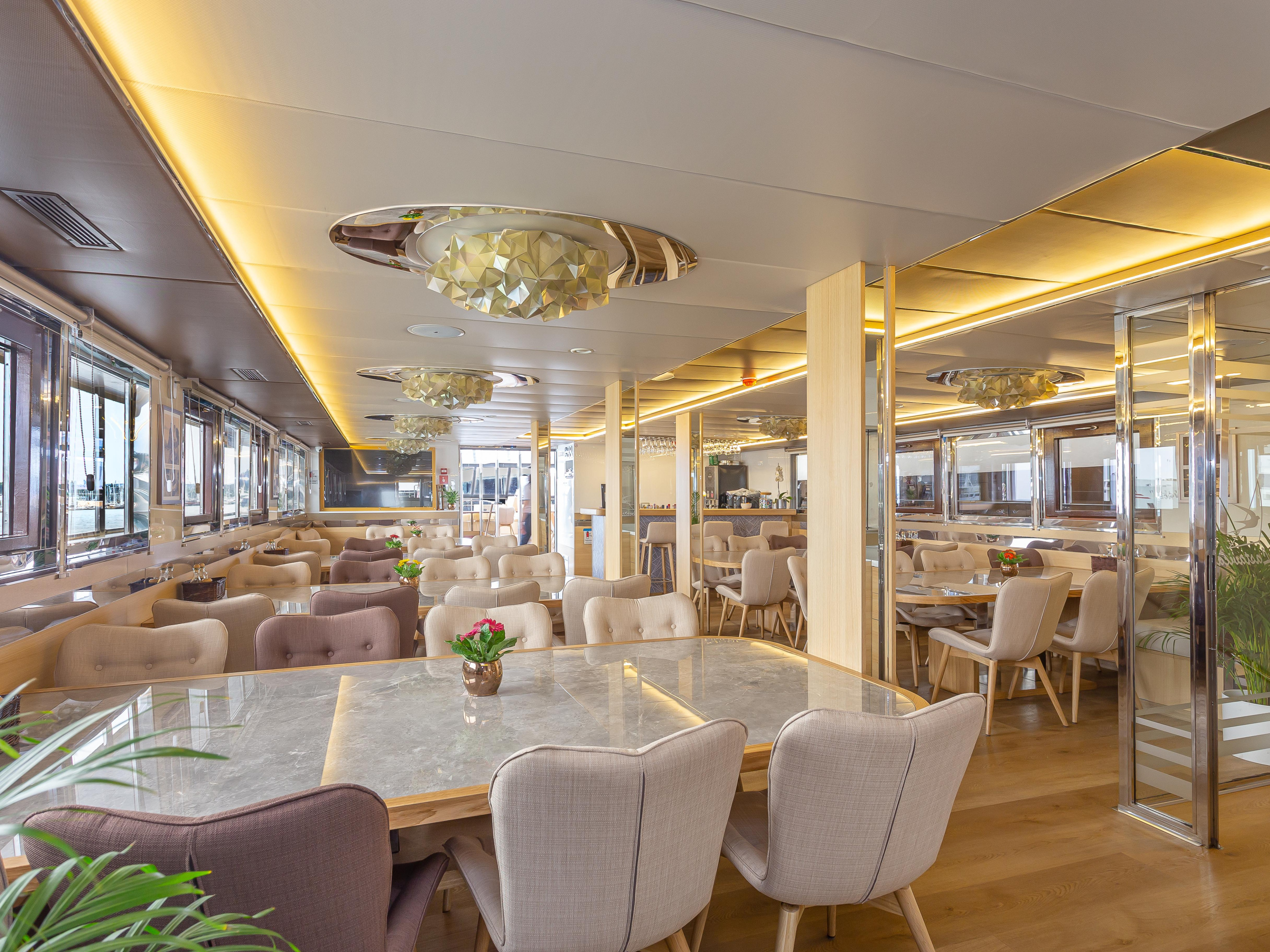 Photo #14 - Luxury Motor Yacht (Swallow) en Split - 18164