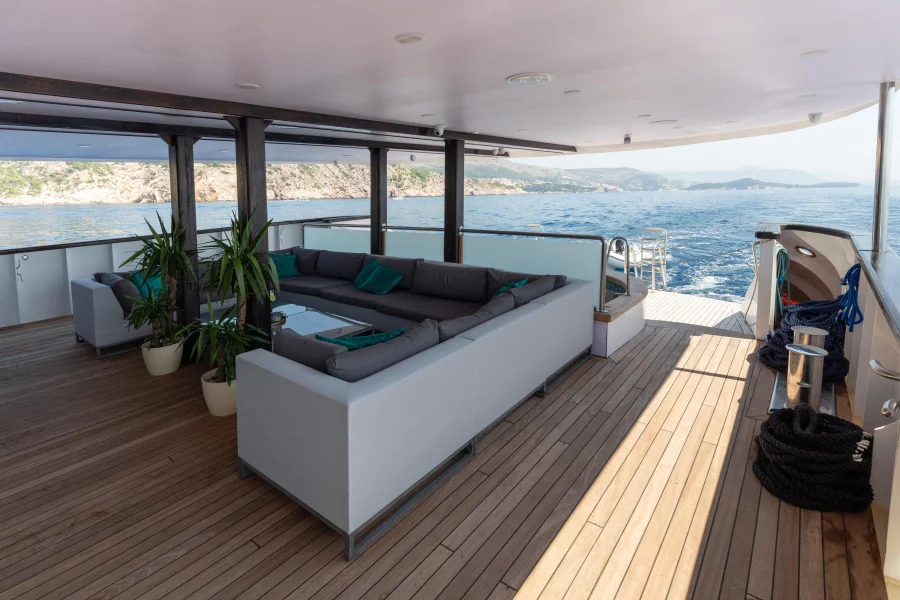 Luxury Motor Yacht (Antaris)  - 7
